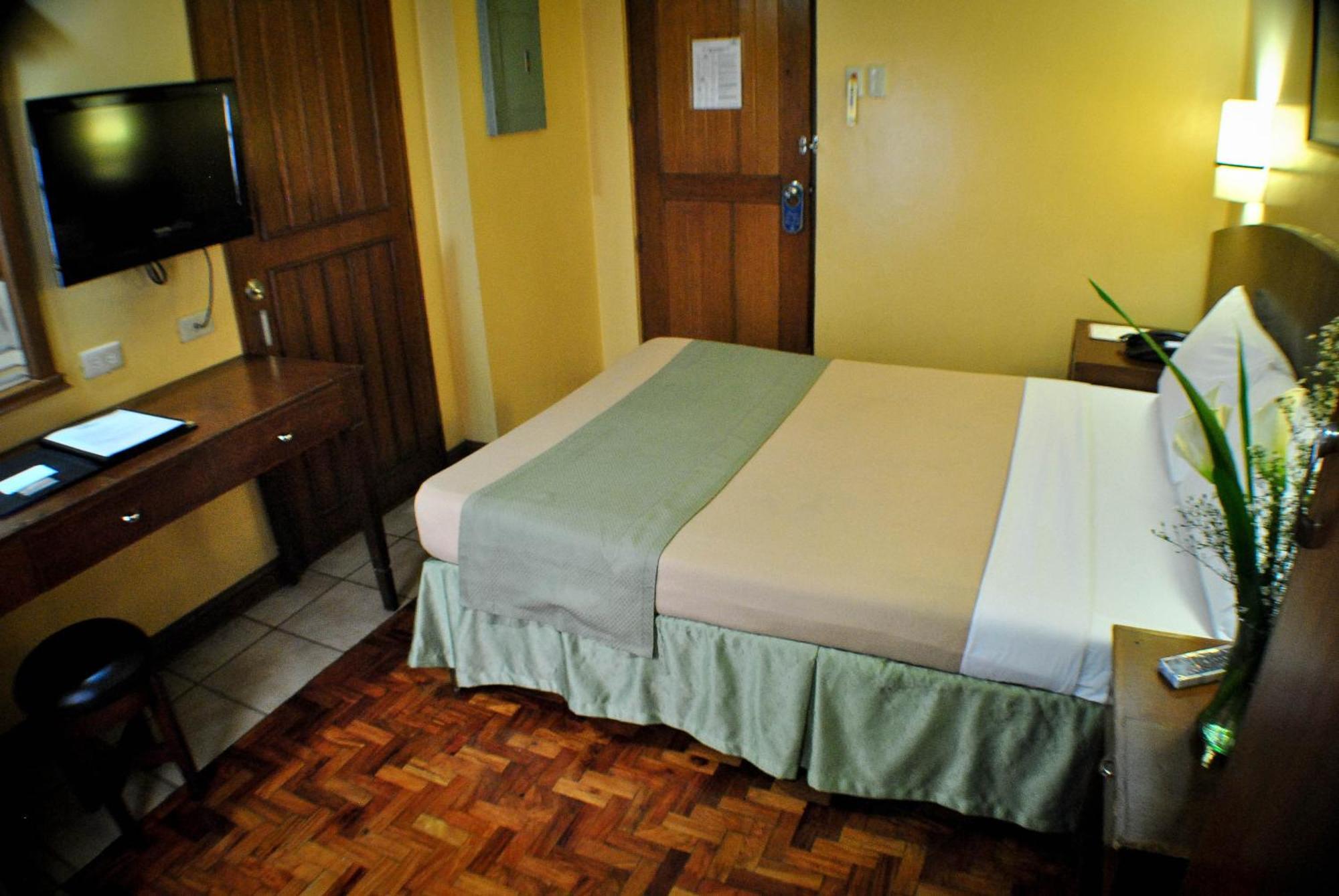 Fersal Hotel - Manila Exterior photo