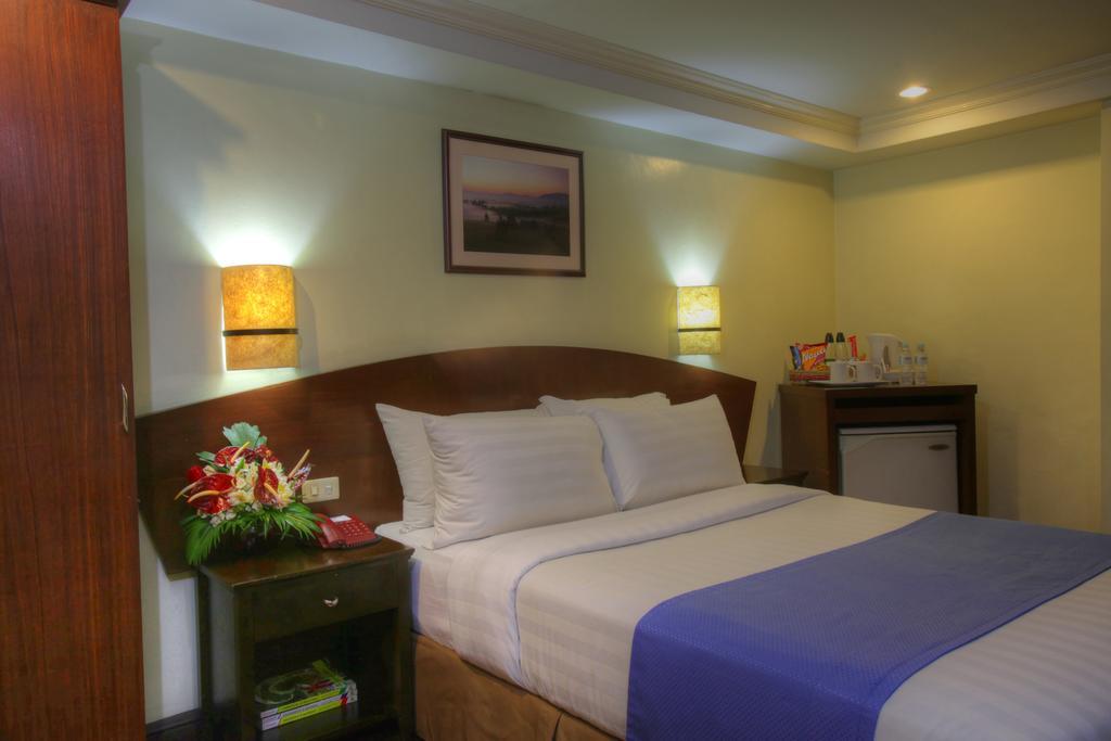 Fersal Hotel - Manila Exterior photo
